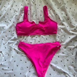 Size L mid rise liking with cutout.